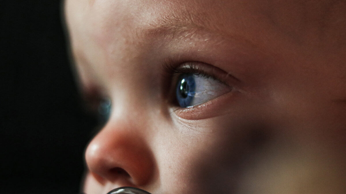 Bebis-blå-ögon