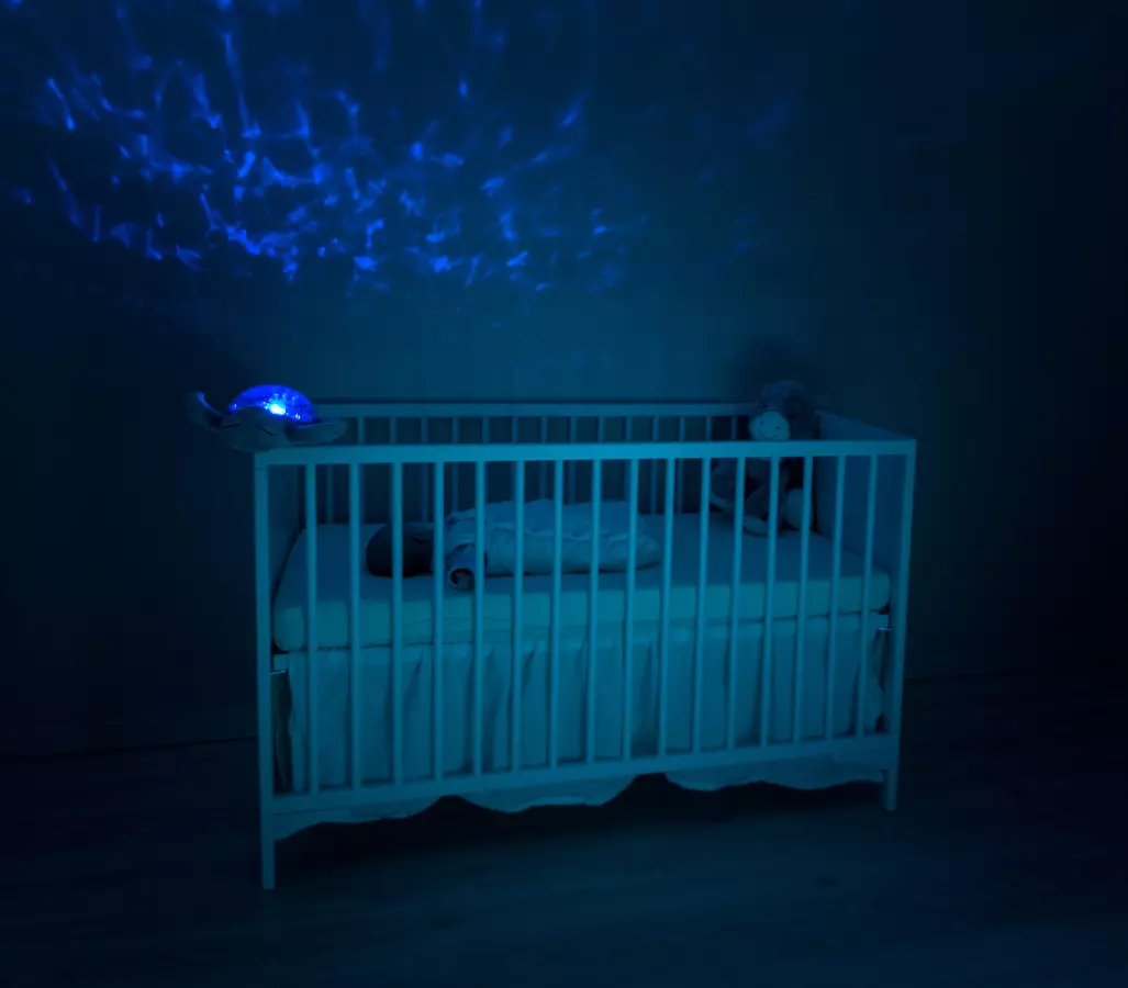 Bebis-sover-i-dämpat-ljus