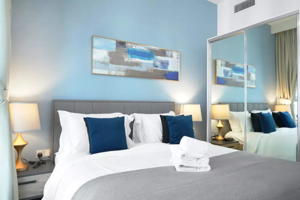 Ljusblå-väggar-i-sovrum