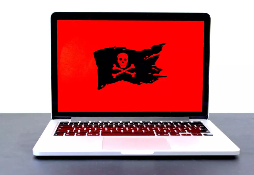 Piratflagga-visas-på-laptopskärm