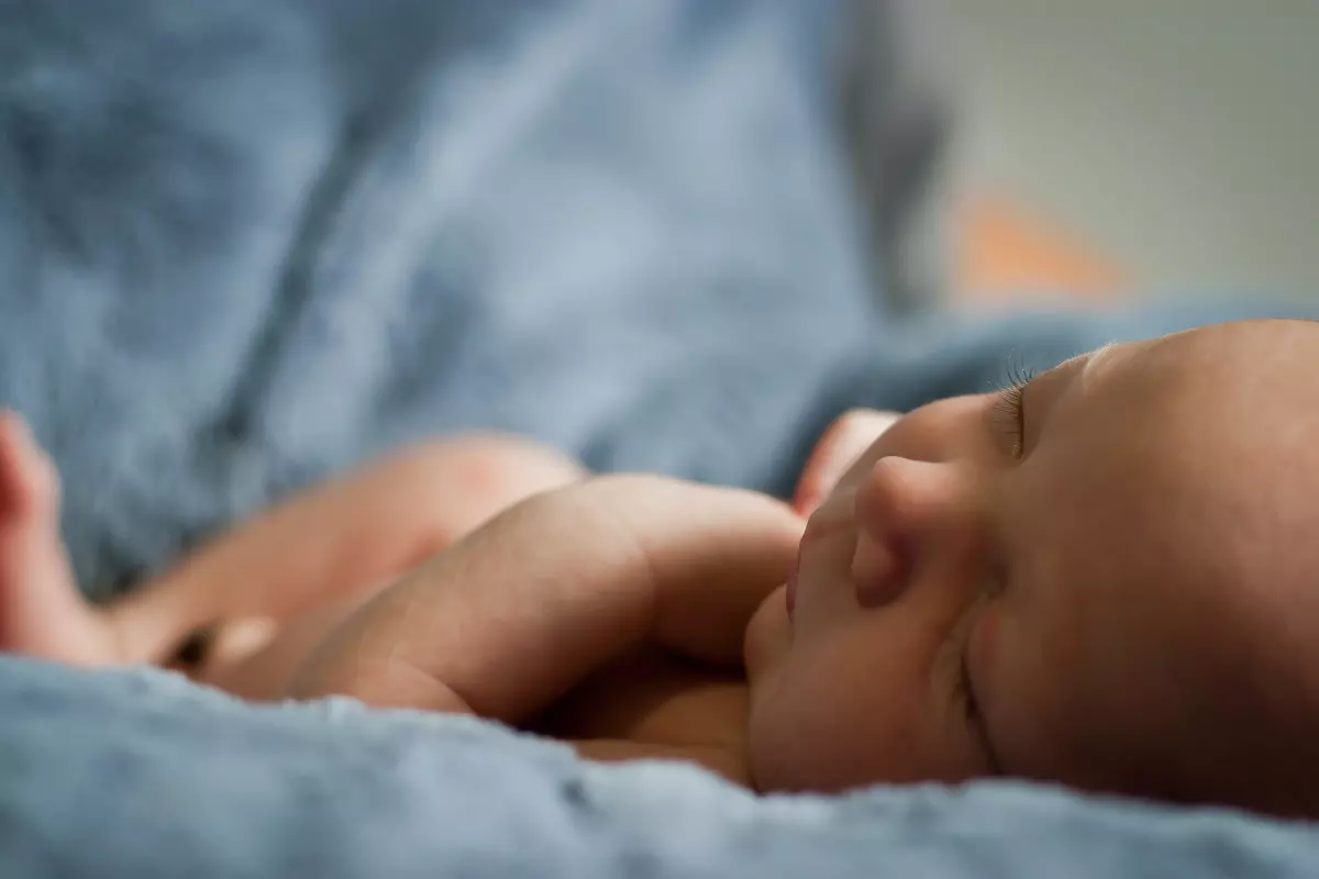 Nyfött-barn-sömn